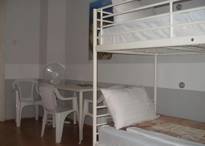 Kretan Hostel *